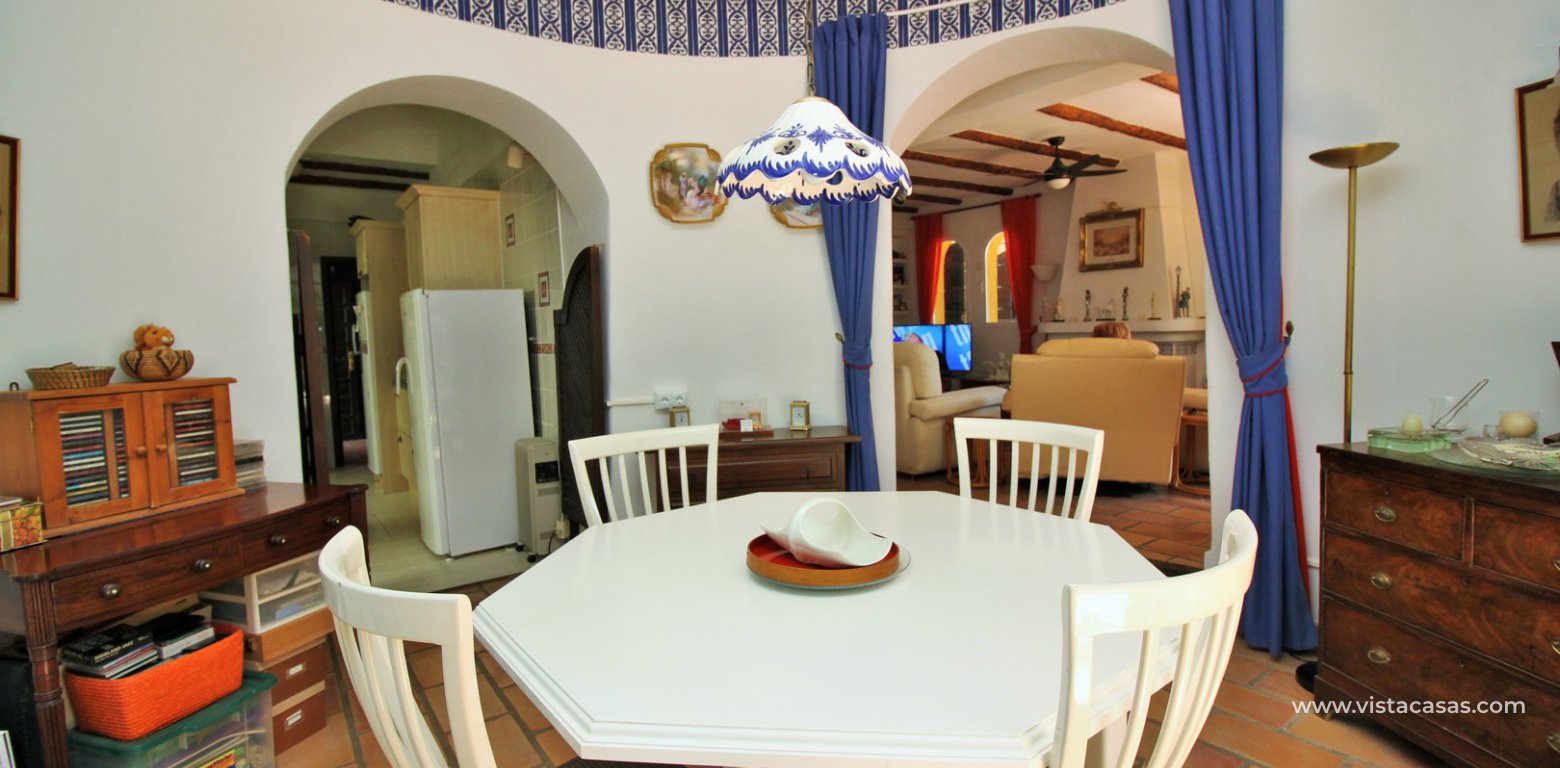 Property for sale in Villamartin dining area 2