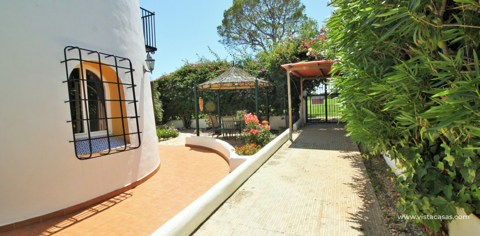 Property for sale in Villamartin direct access gate to golf course