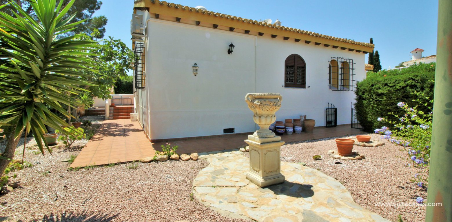 Property for sale in Villamartin private garden 3