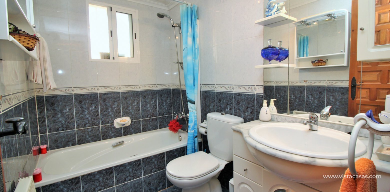 Villa for sale in Villamartin master bedroom en-suite