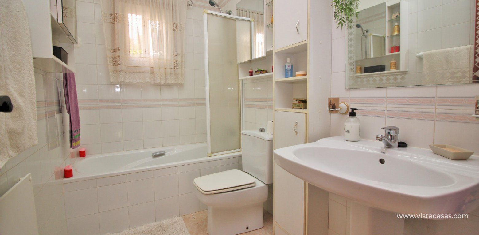 Villa for sale in Villamartin family bathroom