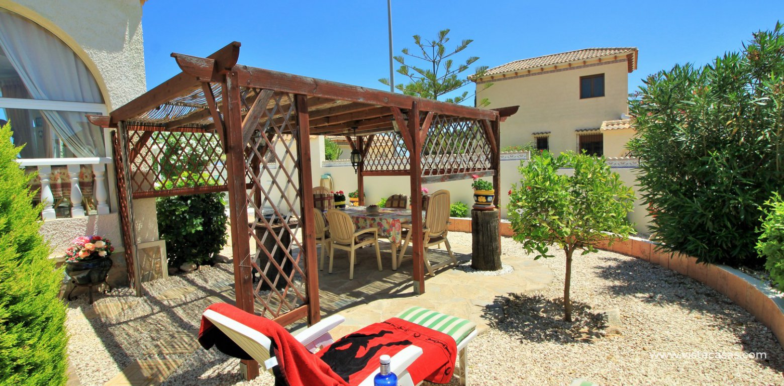 Villa for sale in Villamartin private garden 2
