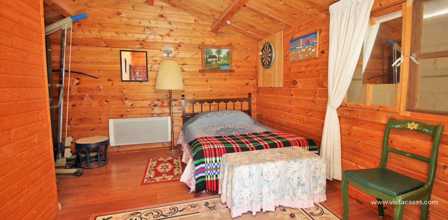 Villa for sale in Villamartin wooden annex