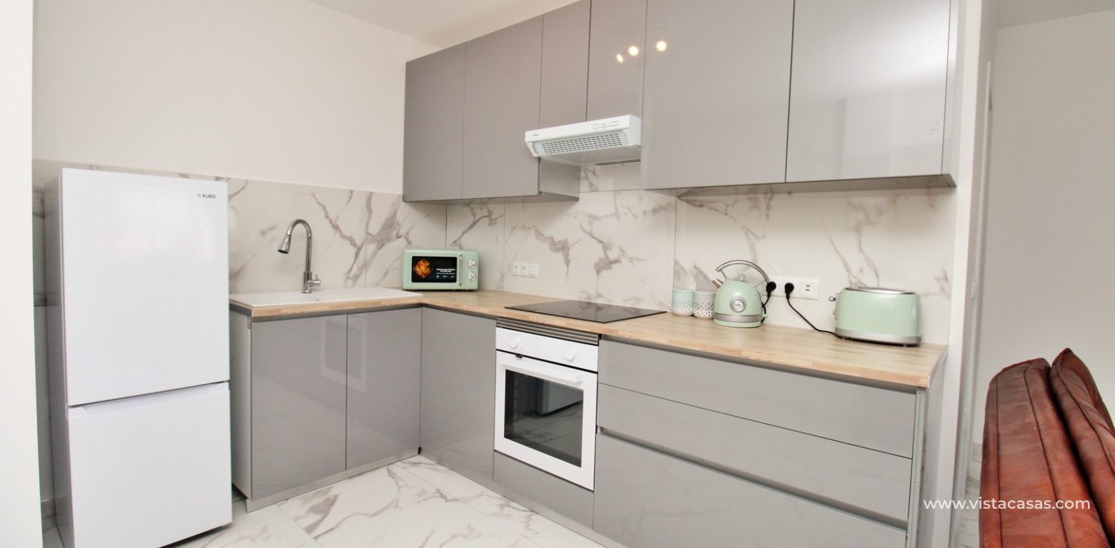 Renovated apartment for sale in the Villamartin Plaza kitchen