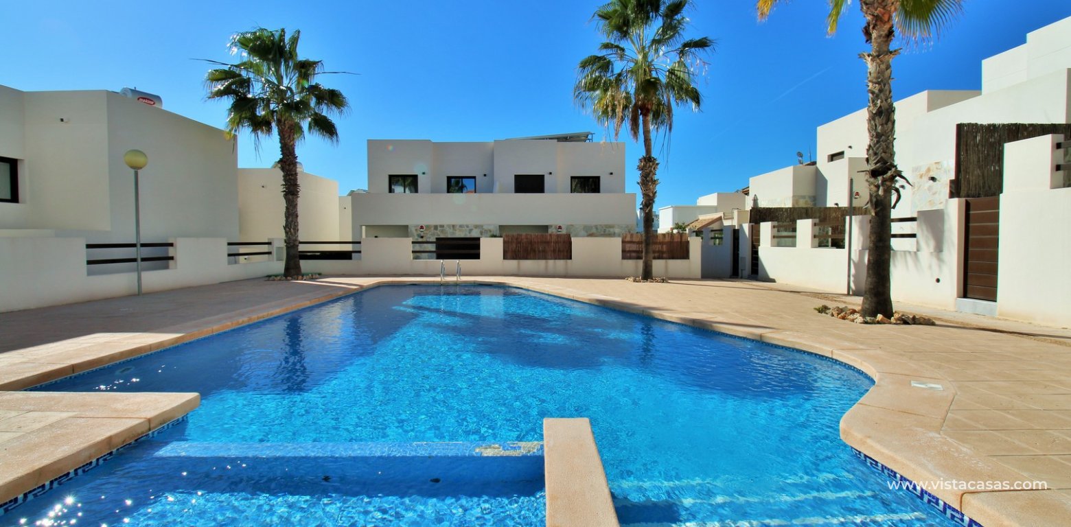 Detached villa for sale in Pau 8 Villamartin ilios pool