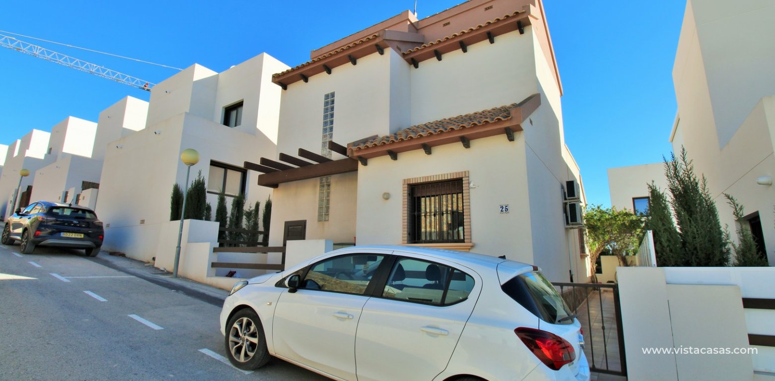 Detached villa for sale in Pau 8 Villamartin ilios parking