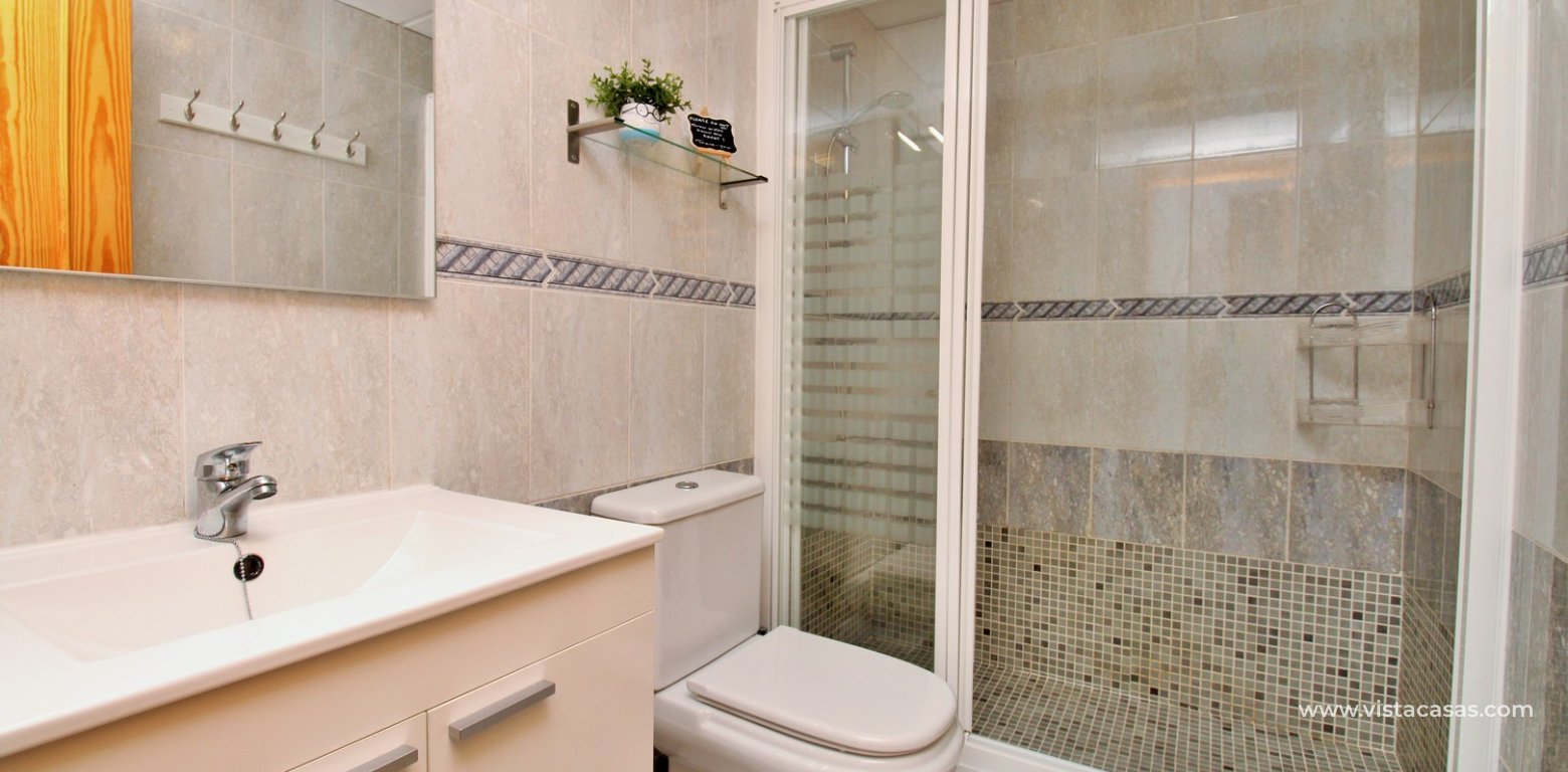 Ground floor apartment for sale Amapolas I La Zenia bathroom