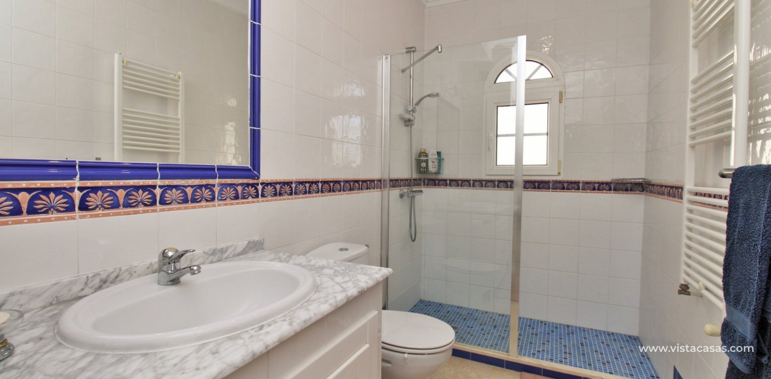 Sofia townhouse for sale R3 Las Violetas Villamartin bathroom