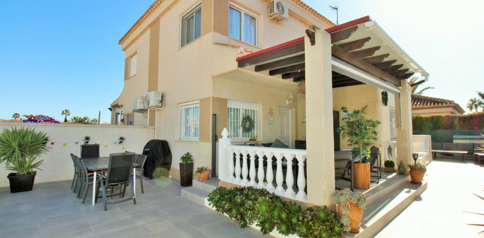 3 bed villa playa flamenca near beach boulevard