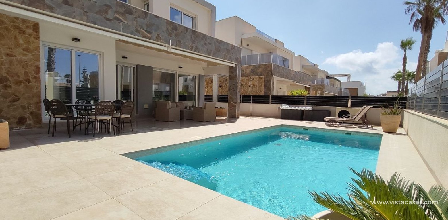 Resale - Villa - Torrevieja - La Mata