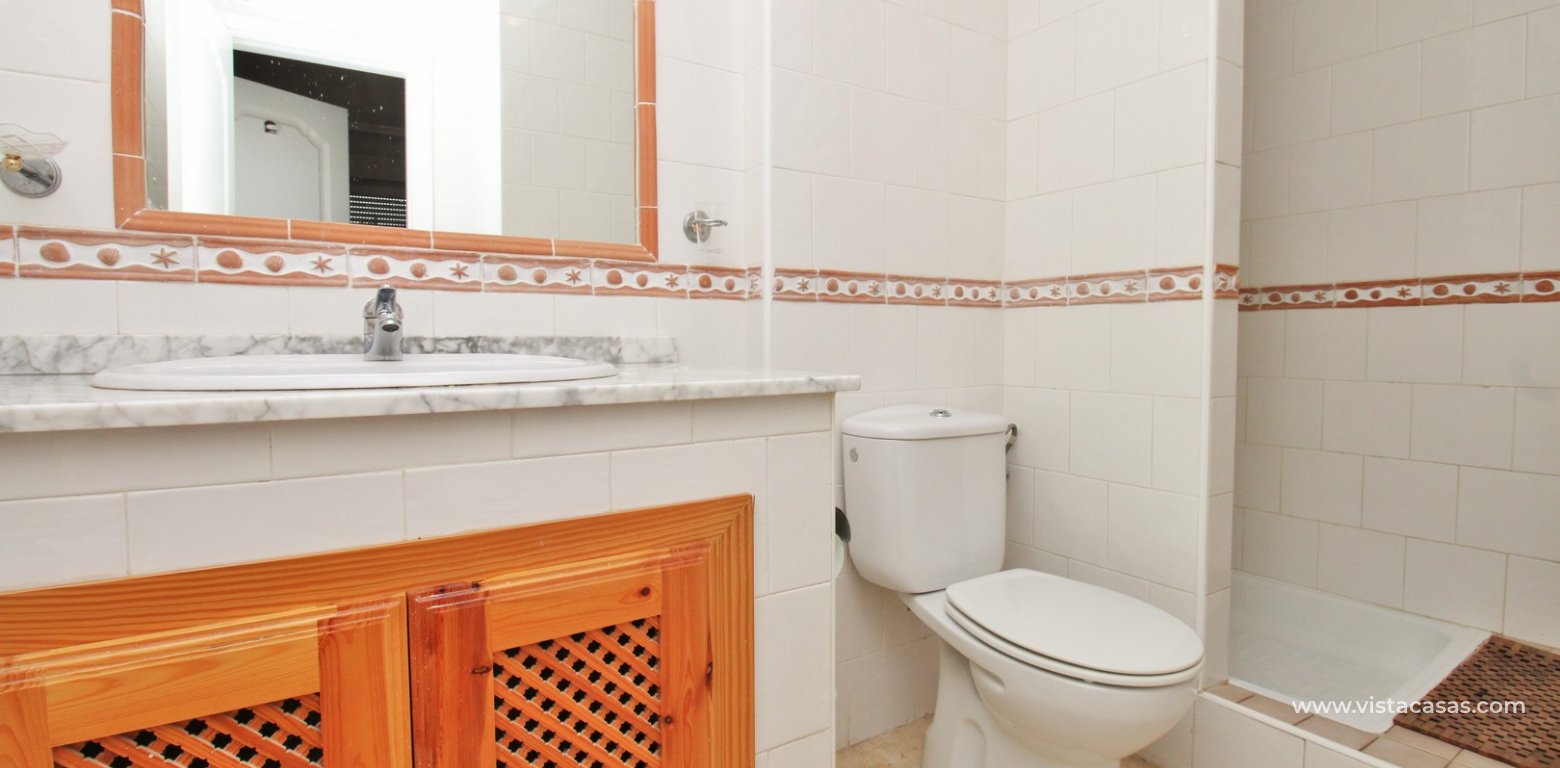 Ground floor apartment for sale Villamartin Plaza en-suite bathroom