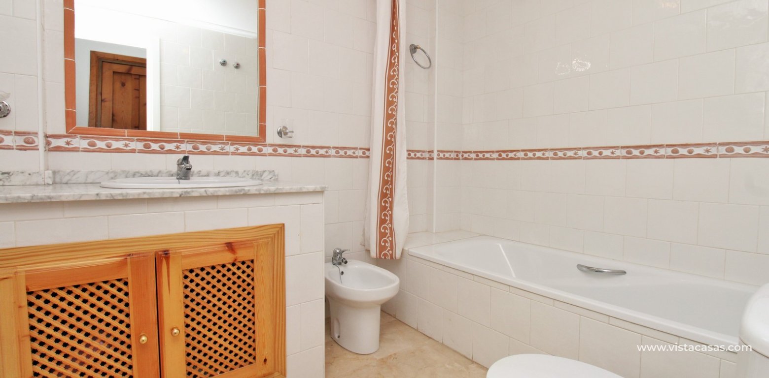 Ground floor apartment for sale Villamartin Plaza bathroom