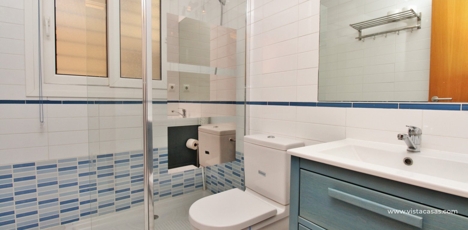 Apartment near the Villamartin Plaza for sale bathroom