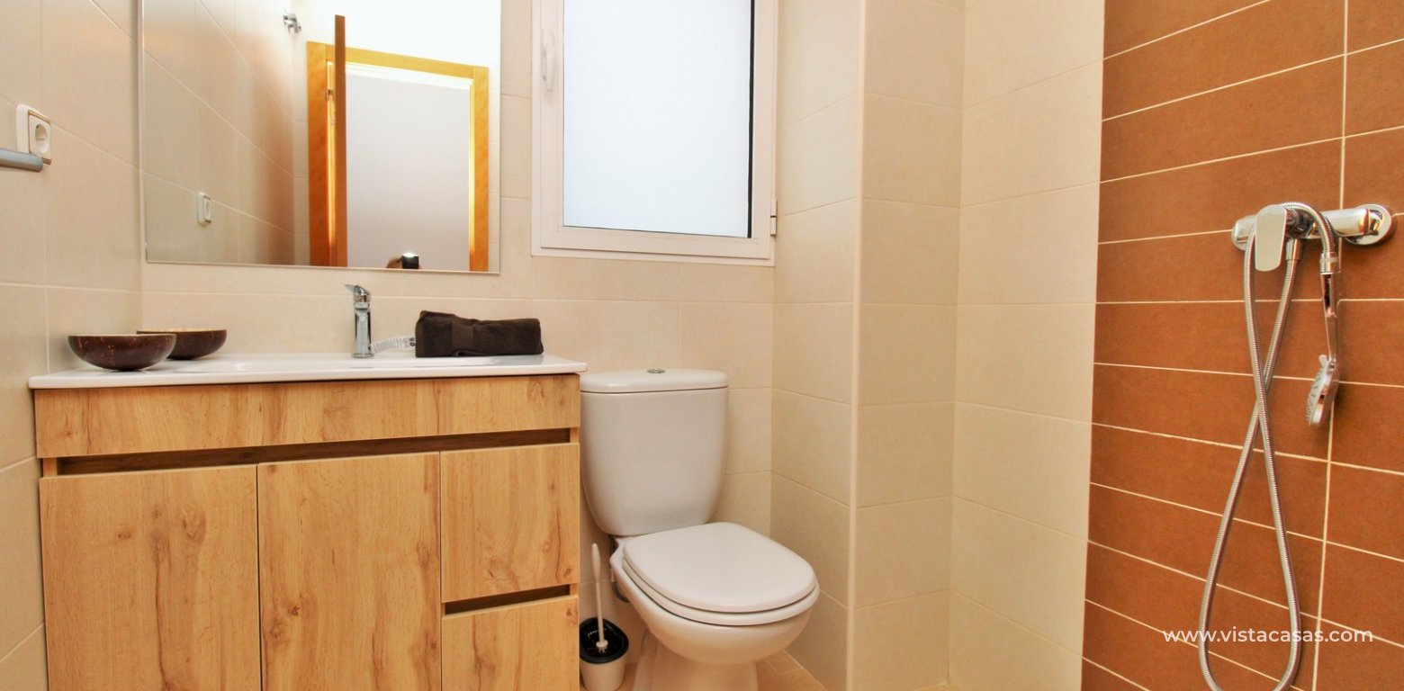 Cheap Apartments for Sale in Lomas de Cabo Roig Orihuela Costa en-suite bathroom