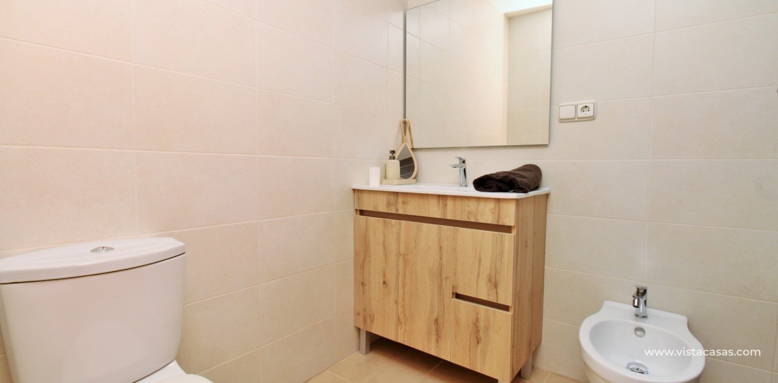 Cheap Apartments for Sale in Lomas de Cabo Roig Orihuela Costa bathroom