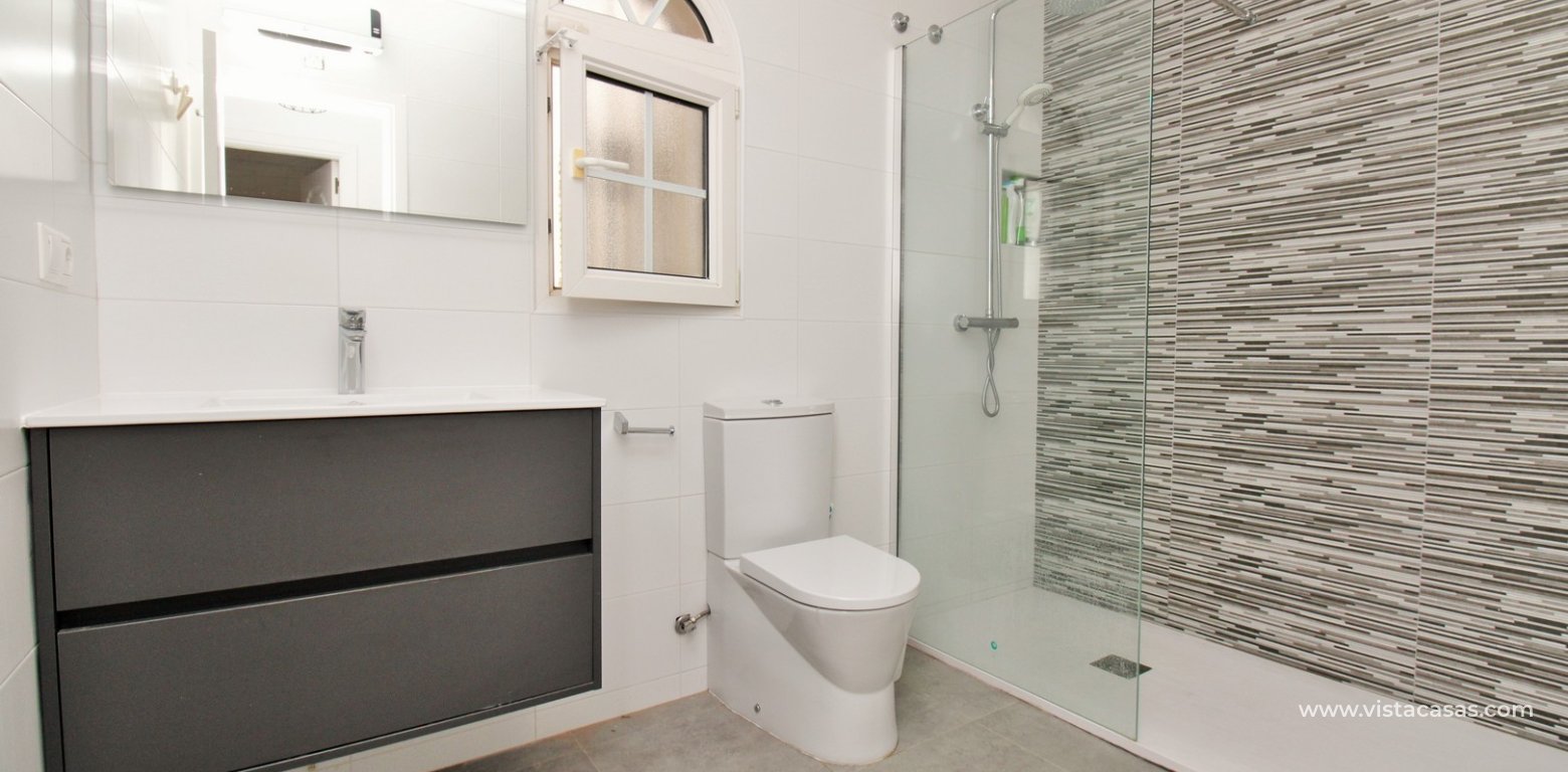 Ibiza style villa for sale R15 Los Dolses Villamartin bathroom