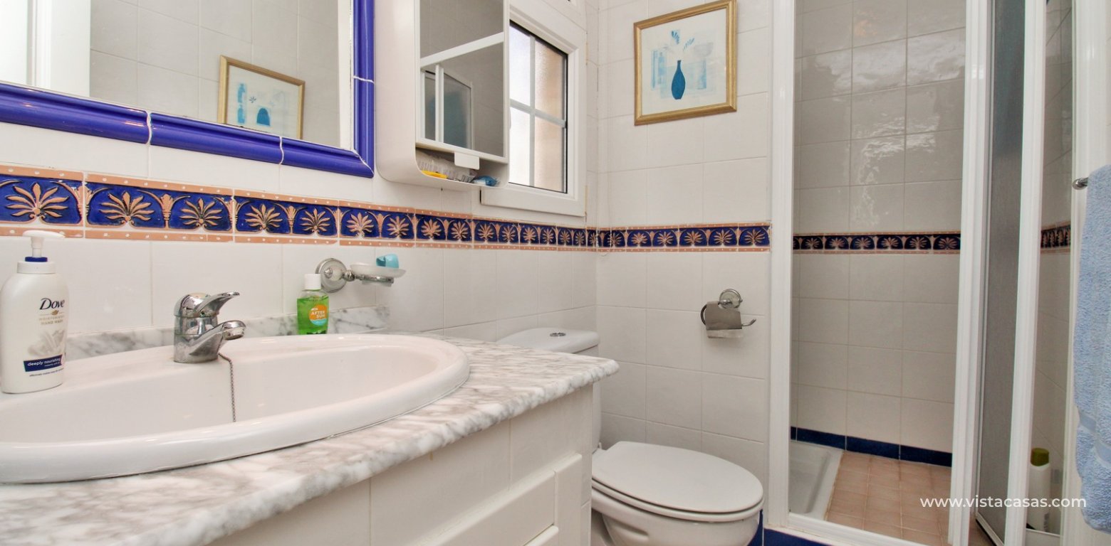 Top floor apartment for sale R3 Las Violetas Villamartin en-suite bathroom