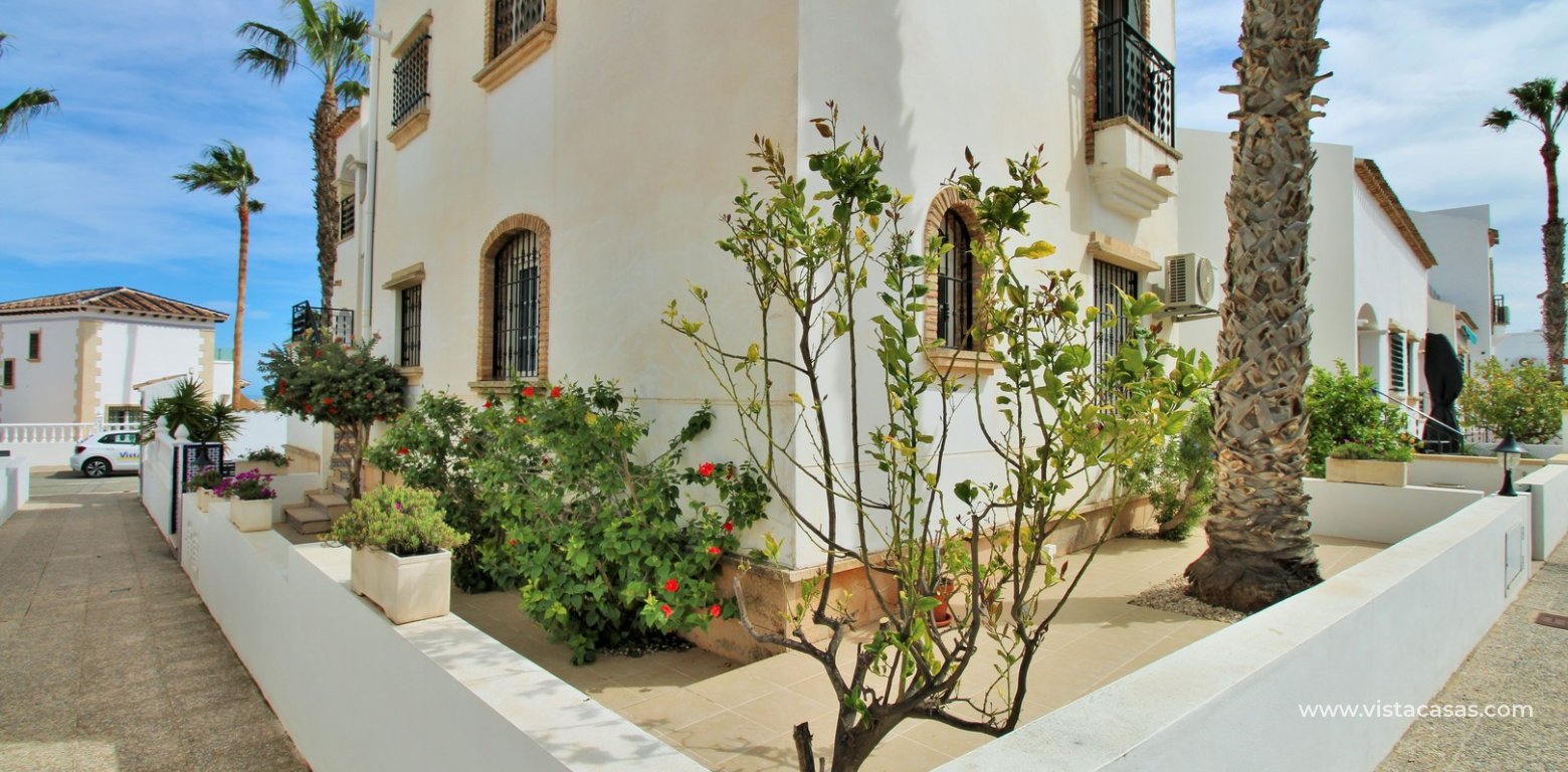 Top floor apartment for sale R3 Las Violetas Villamartin private garden