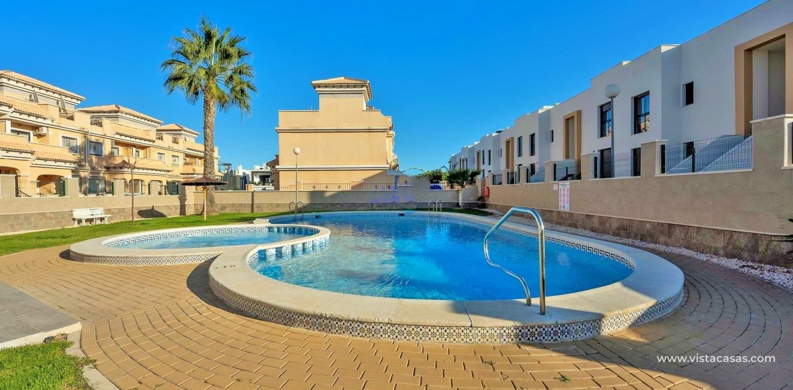 3 bedroom townhouse for sale Entregolf Villamartin communal pool