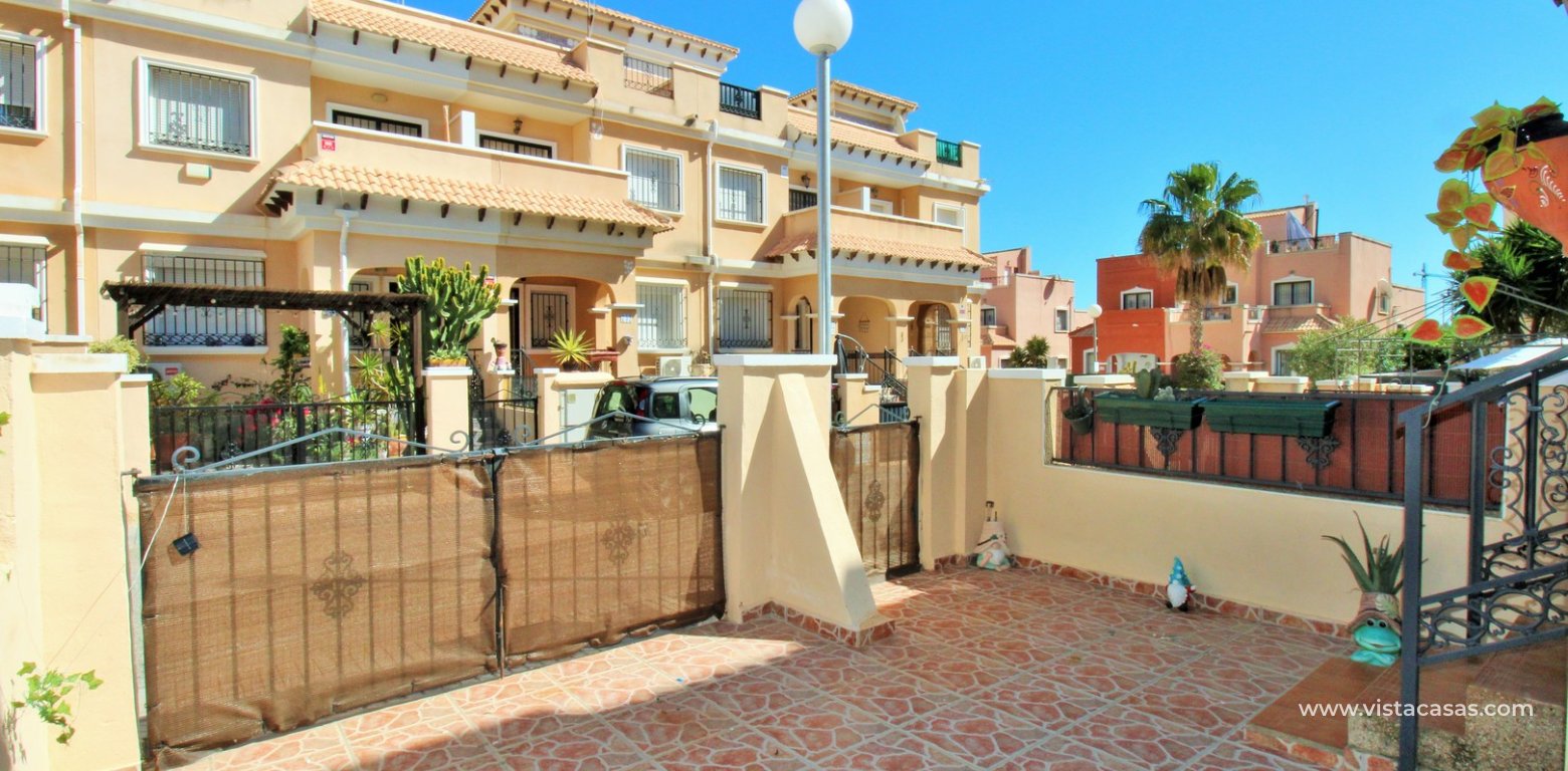 3 bedroom townhouse for sale Entregolf Villamartin driveway