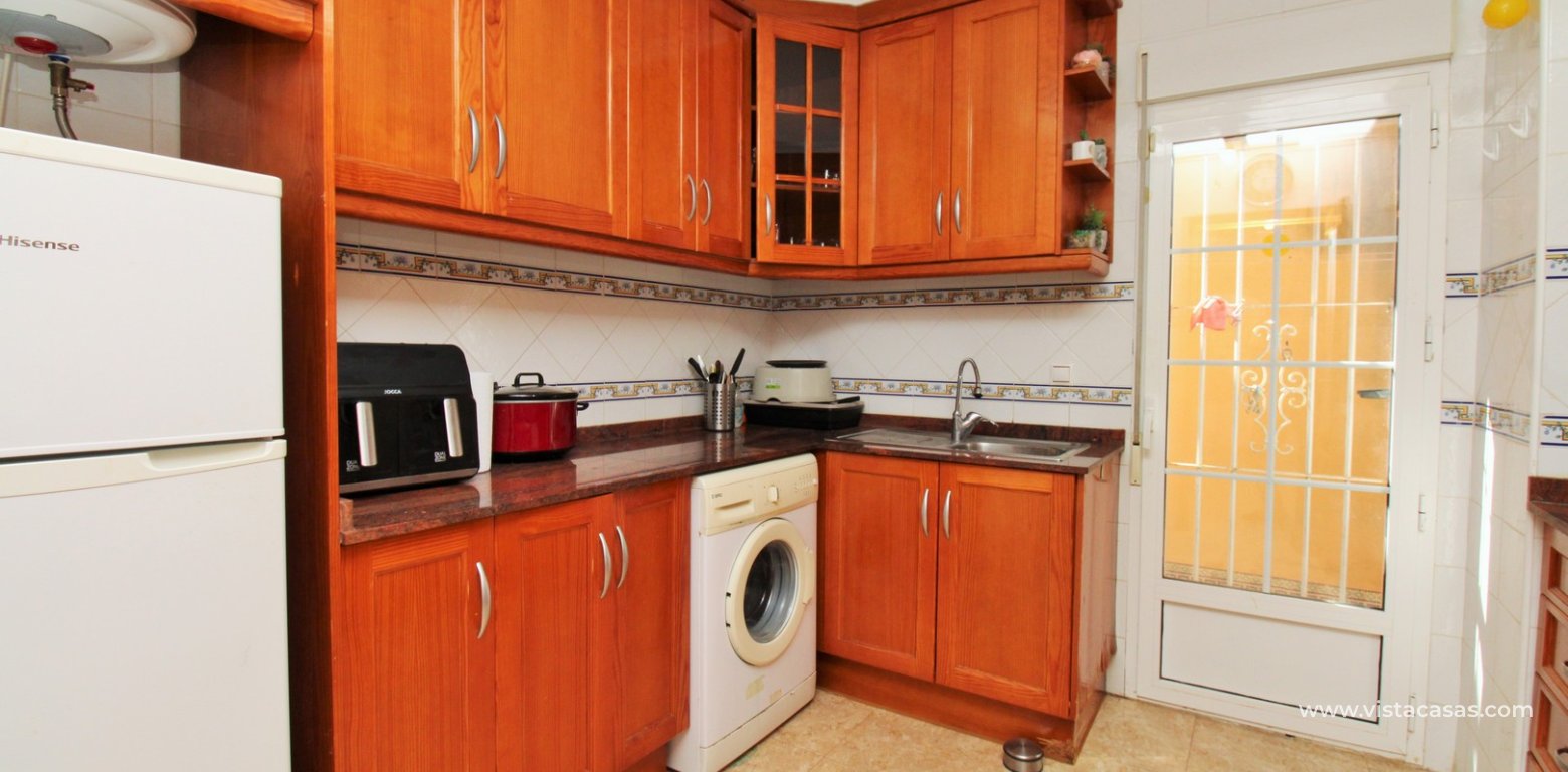 3 bedroom townhouse for sale Entregolf Villamartin kitchen