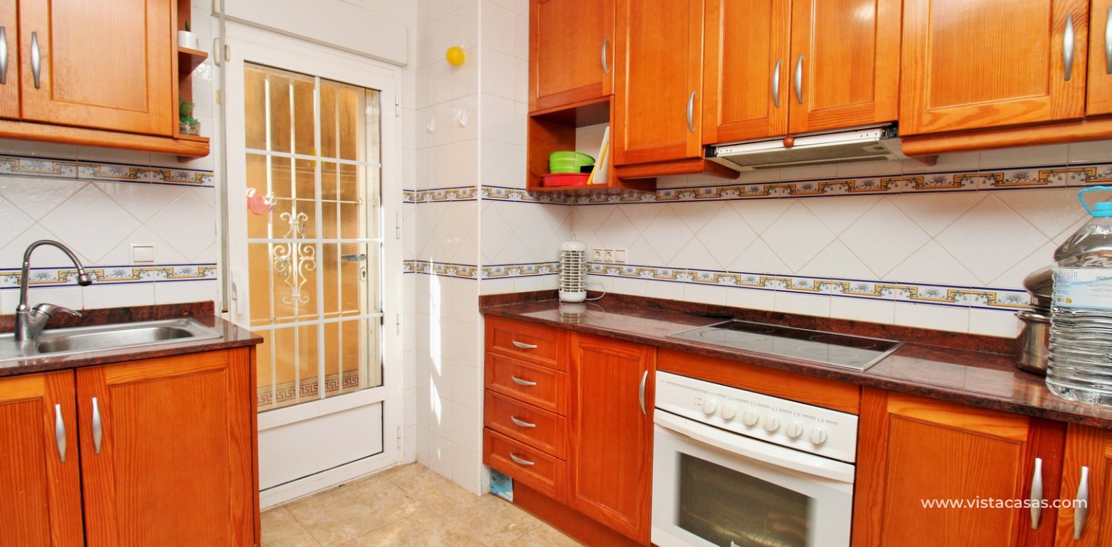 3 bedroom townhouse for sale Entregolf Villamartin kitchen 2