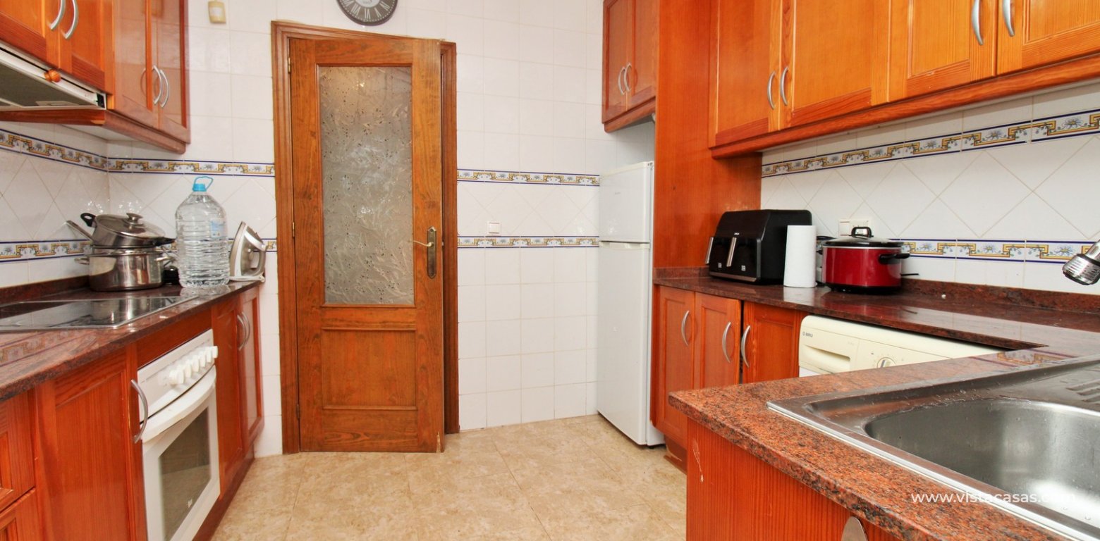 3 bedroom townhouse for sale Entregolf Villamartin kitchen 3