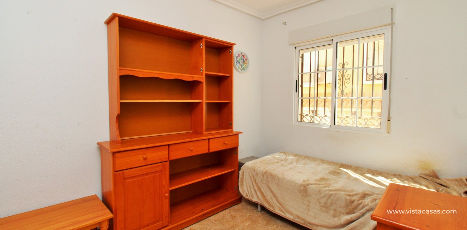 3 bedroom townhouse for sale Entregolf Villamartin twin bedroom