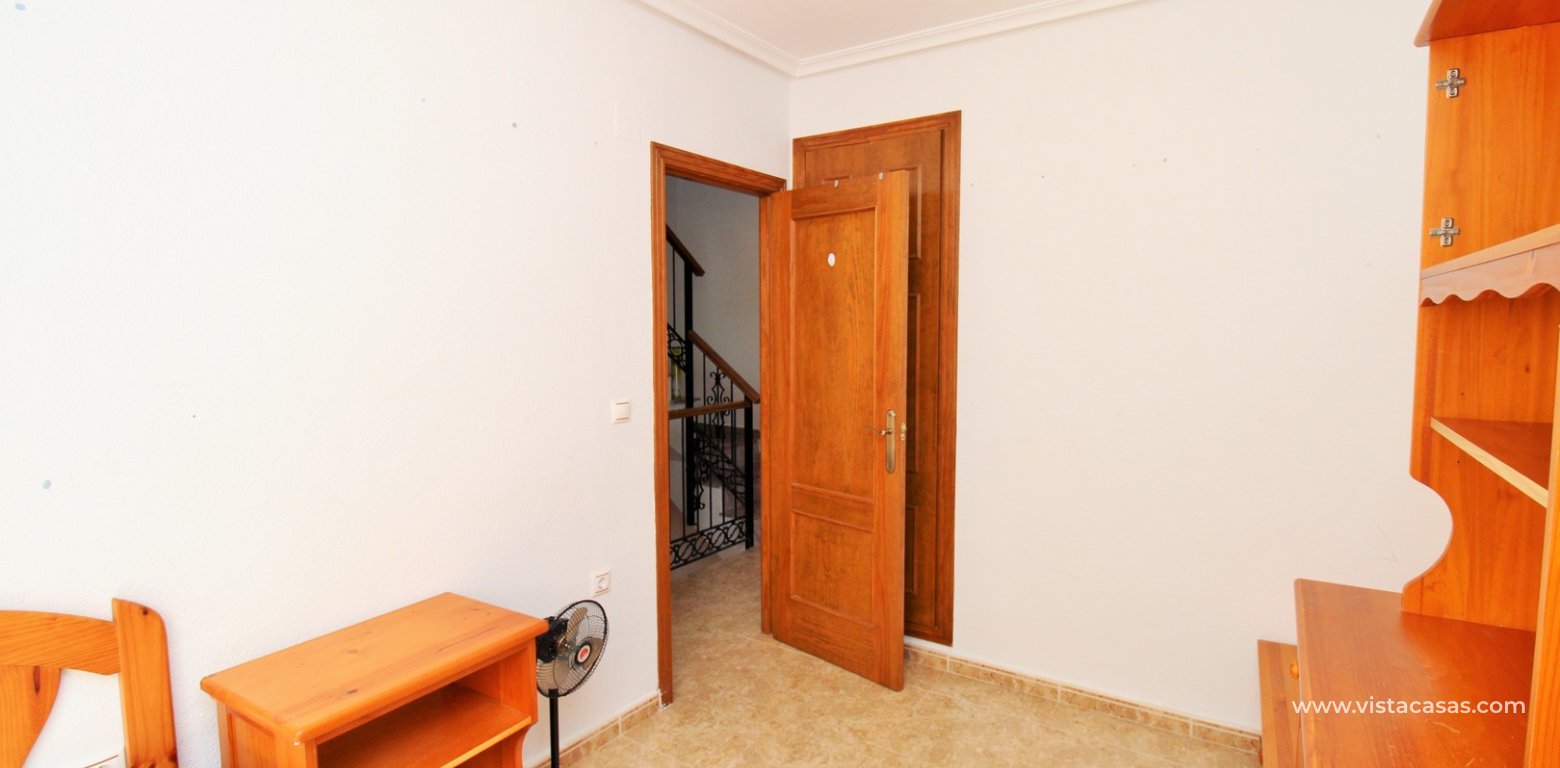 3 bedroom townhouse for sale Entregolf Villamartin twin bedroom fitted wardrobes