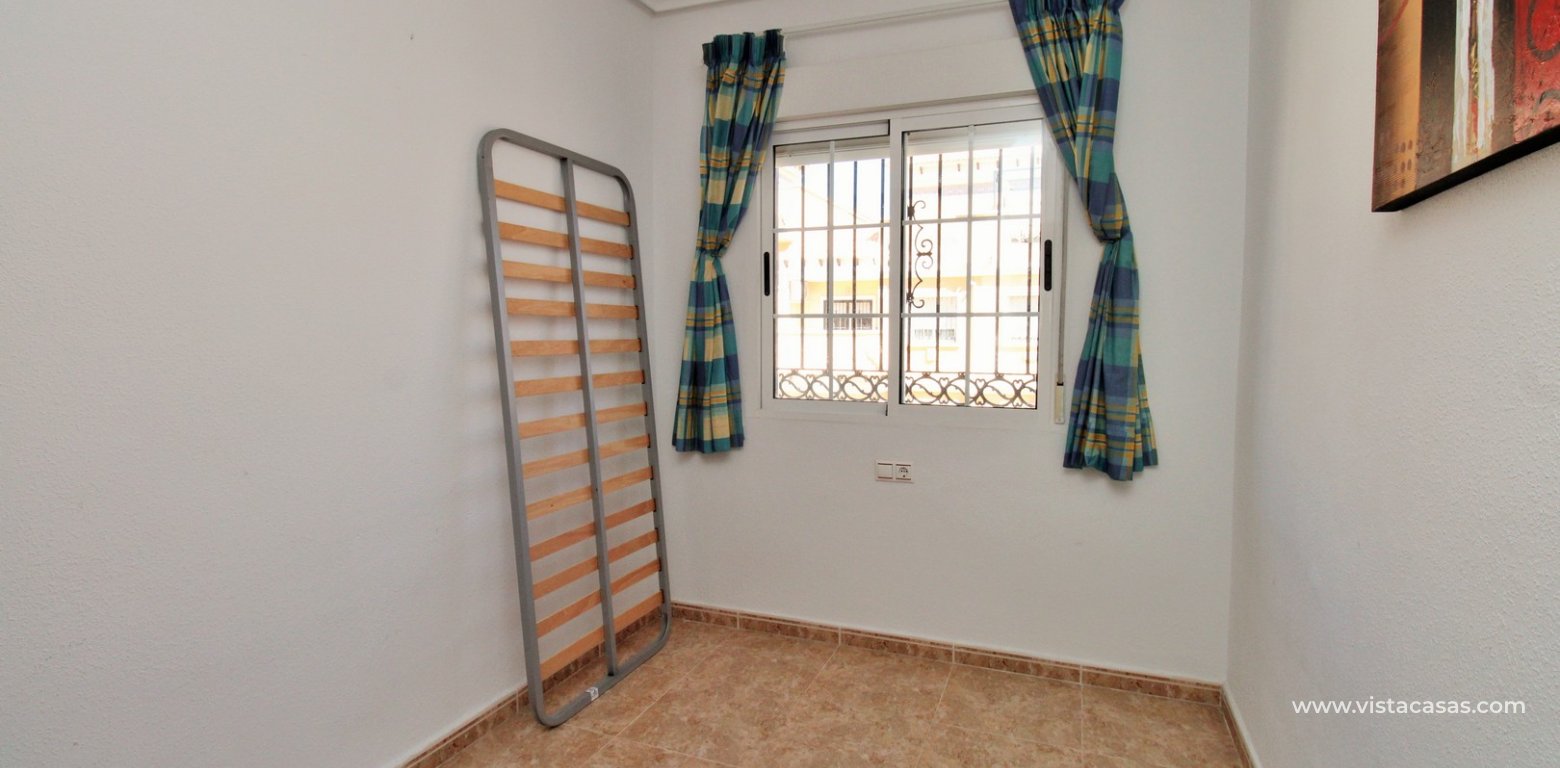 3 bedroom townhouse for sale Entregolf Villamartin double bedroom