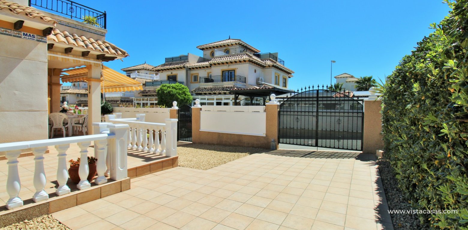 Property for sale in Pinada Golf 1 Villamartin driveway