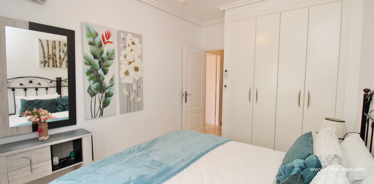 Buhardilla townhouse for sale Villamartin Pau 8 double bedroom fitted wardrobes