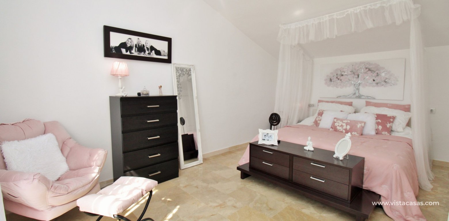 Buhardilla townhouse for sale Pau 8 Villamartin master bedroom