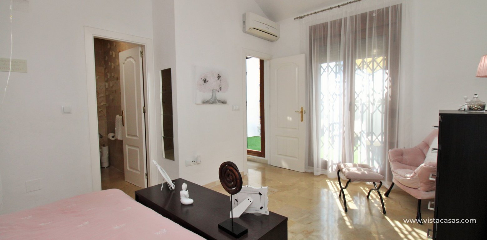 Buhardilla townhouse for sale Pau 8 Villamartin master bedroom balcony access