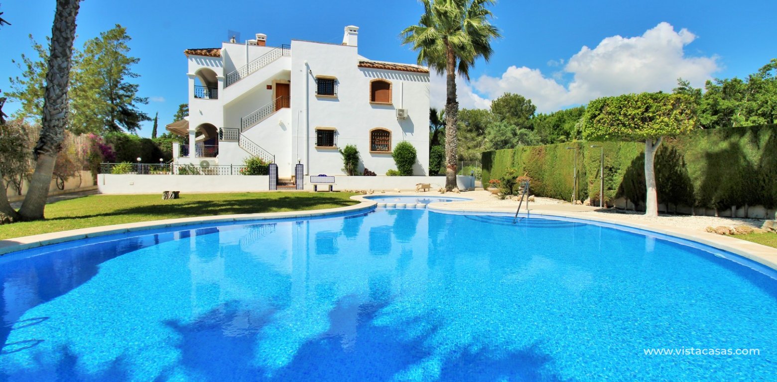 Buhardilla townhouse for sale Pau 8 Villamartin communal pool