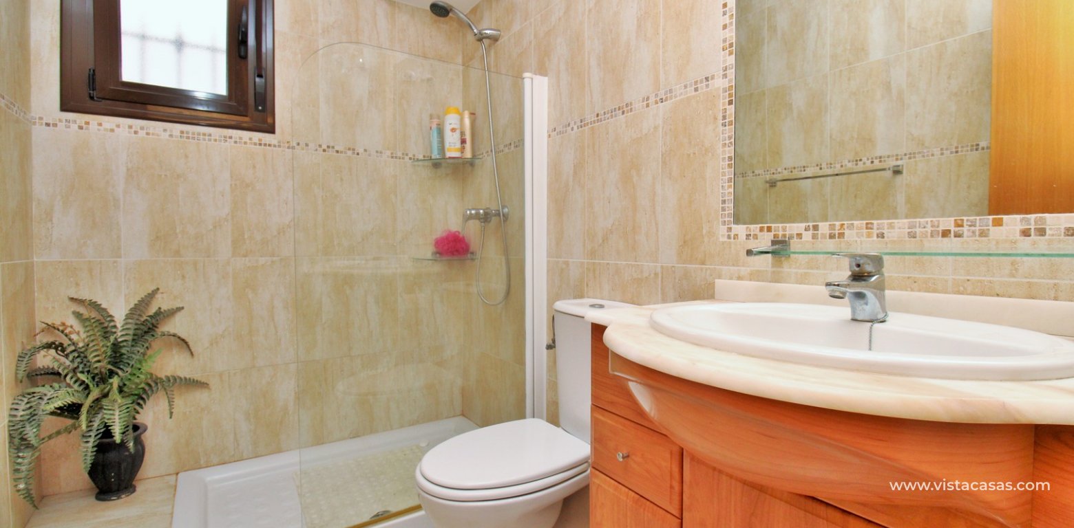 Detached ilios villa for sale in Pau 8 Villamartin downstairs bathroom
