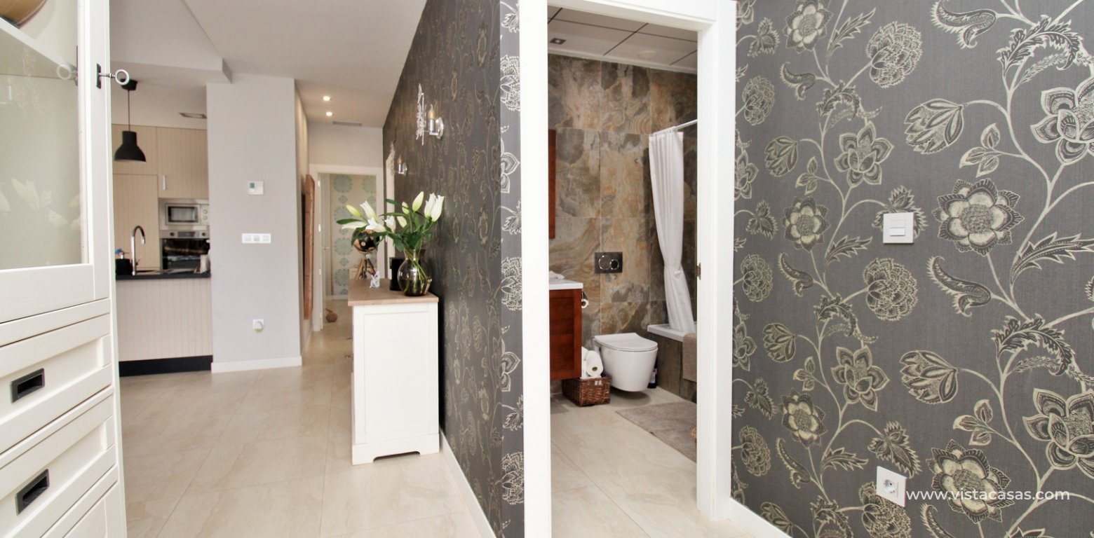 Detached Innova villa for sale Pau 8 Villamartin hallway