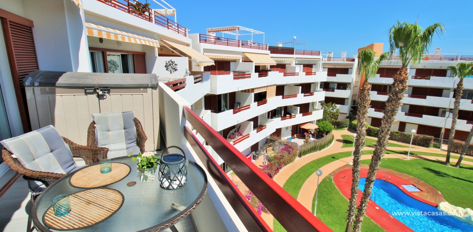 Penthouse for sale in El Rincon Playa Flamenca overlooking the pool
