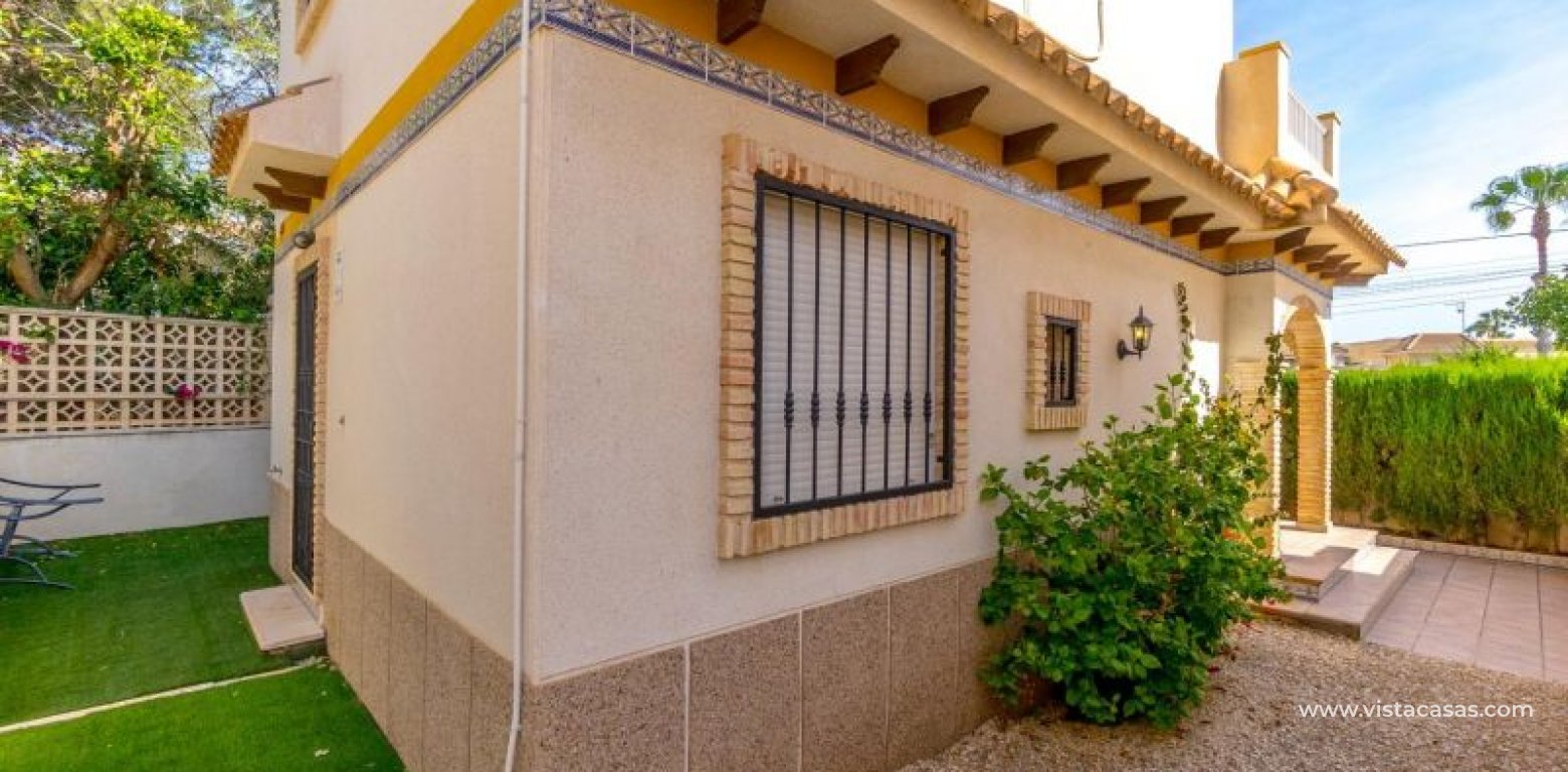 Resale - Villa - Torrevieja