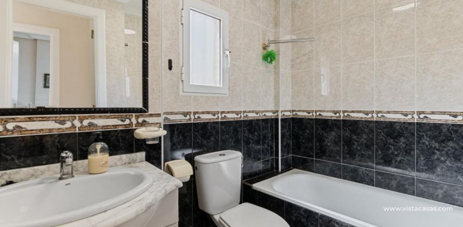 Resale - Villa - Torrevieja