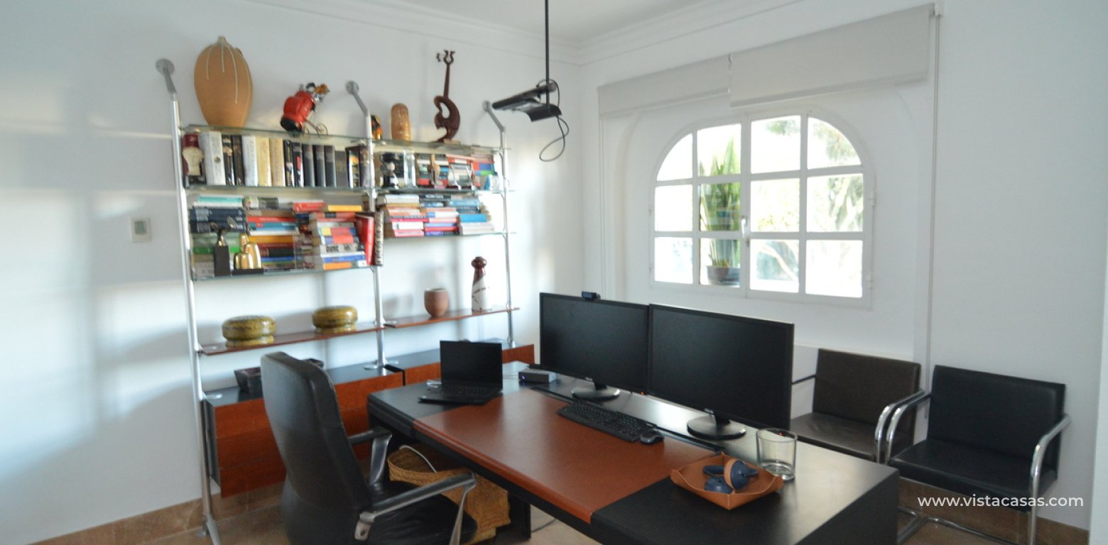 Resale - Villa - Torrevieja