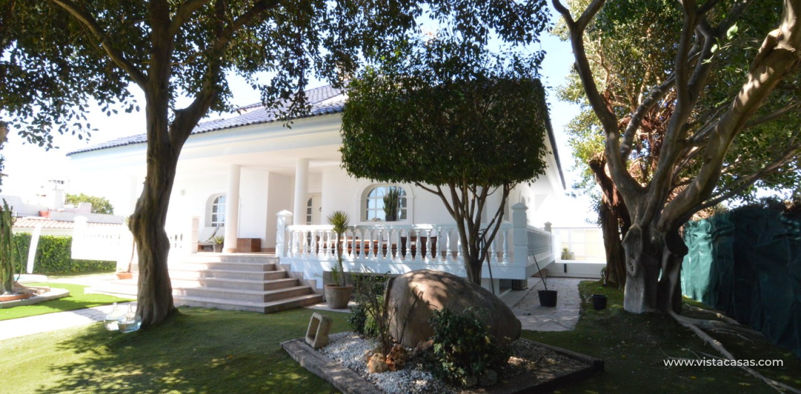 Resale - Villa - Torrevieja