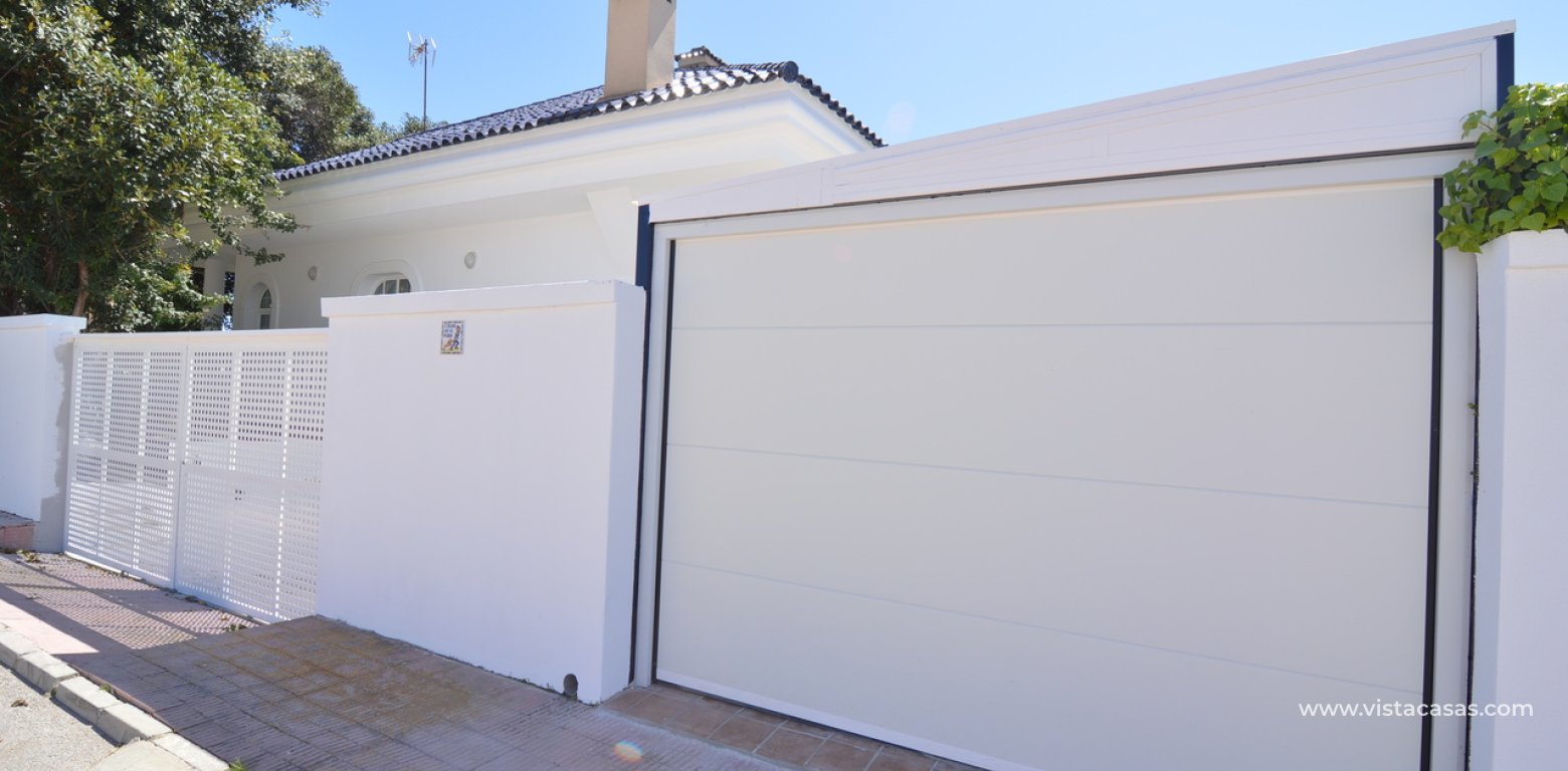 Resale - Villa - Torrevieja