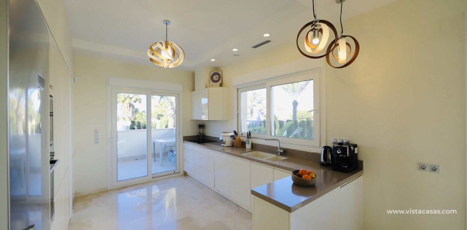 Sale - Villa - La Zenia