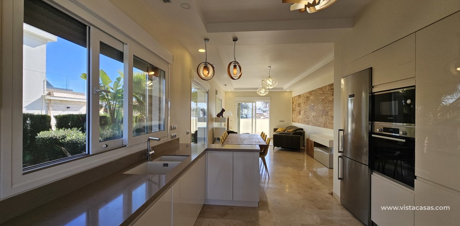 Sale - Villa - La Zenia