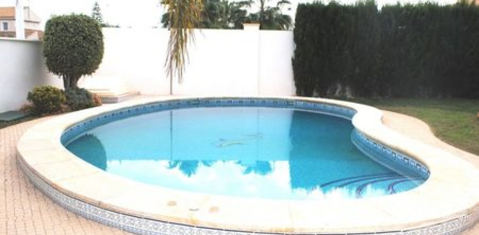 Venta - Chalet - La Zenia