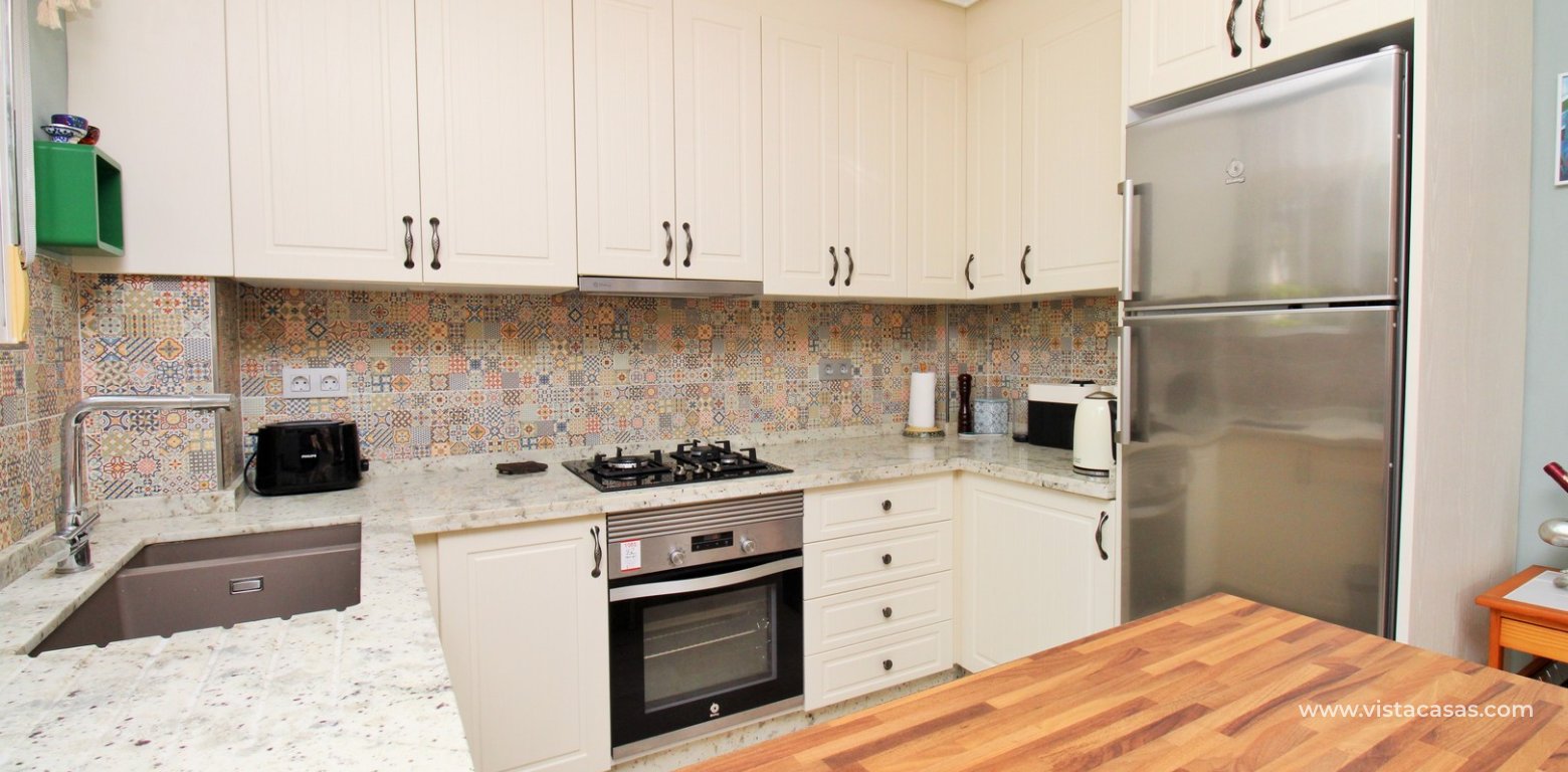 Townhouse for sale in Pinada Golf 1 Villamartin renovated kitchen