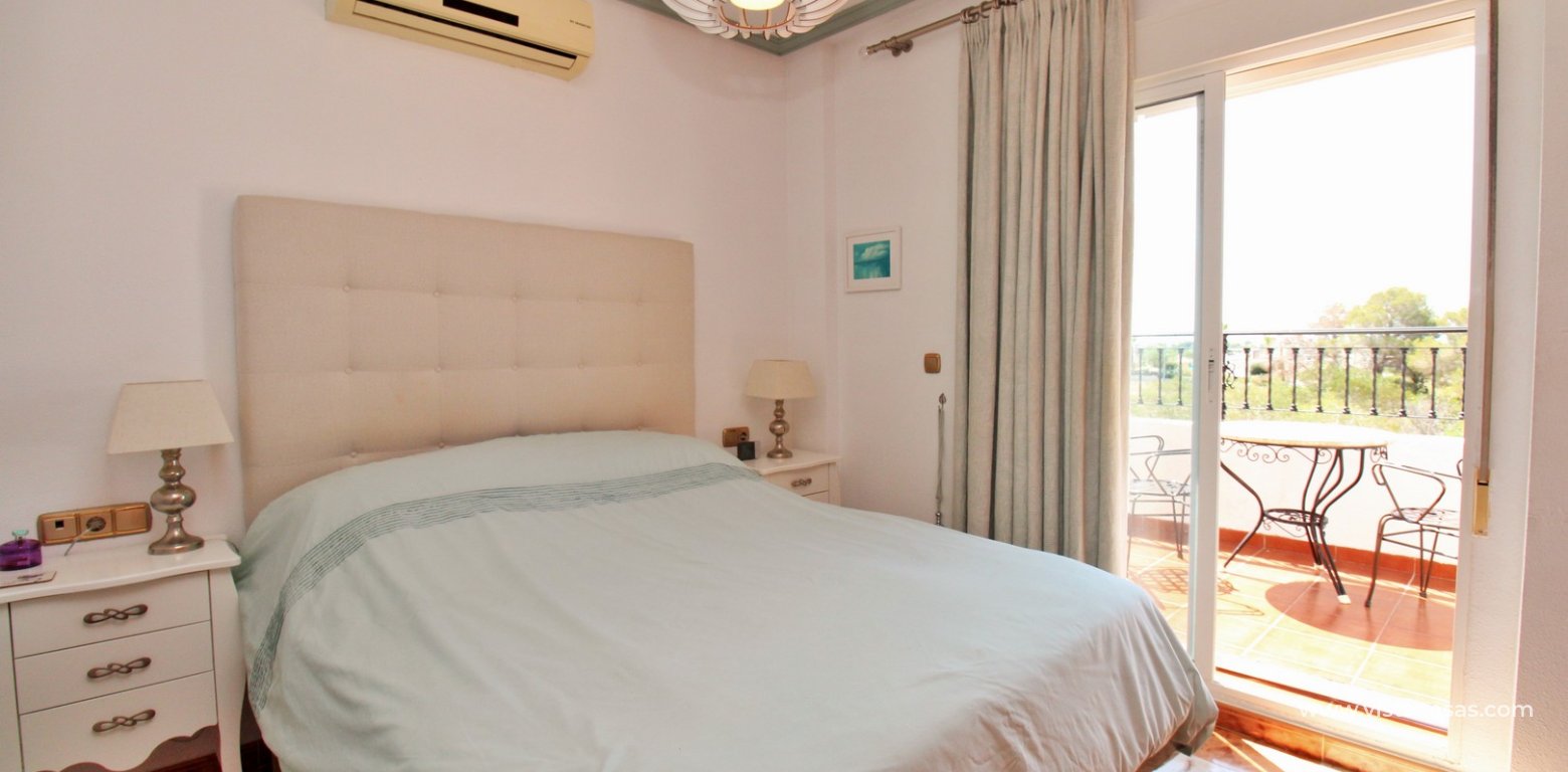 Townhouse for sale in Pinada Golf 1 Villamartin master bedroom