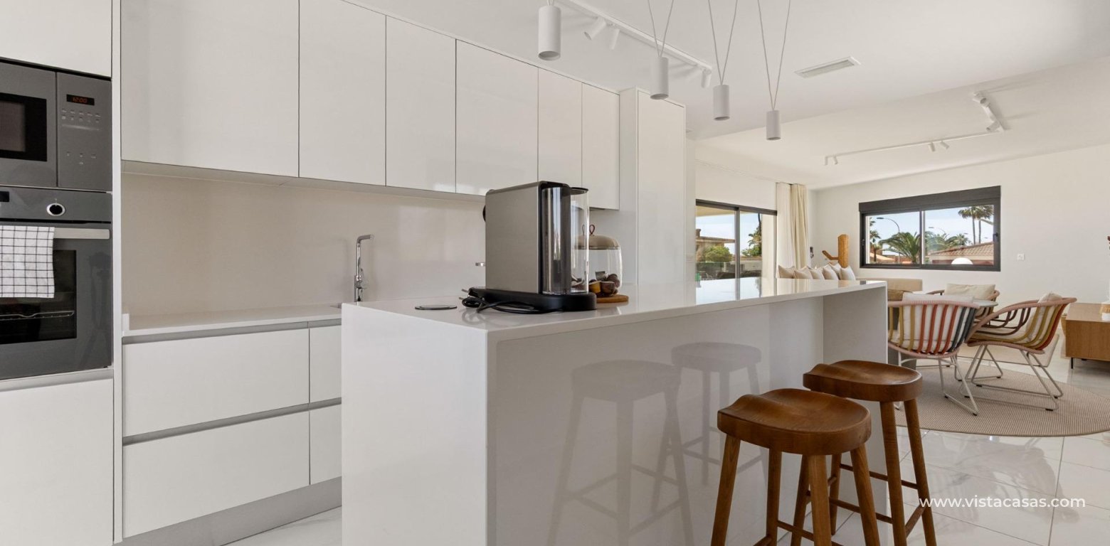 Resale - Villa - Torrevieja - La Veleta