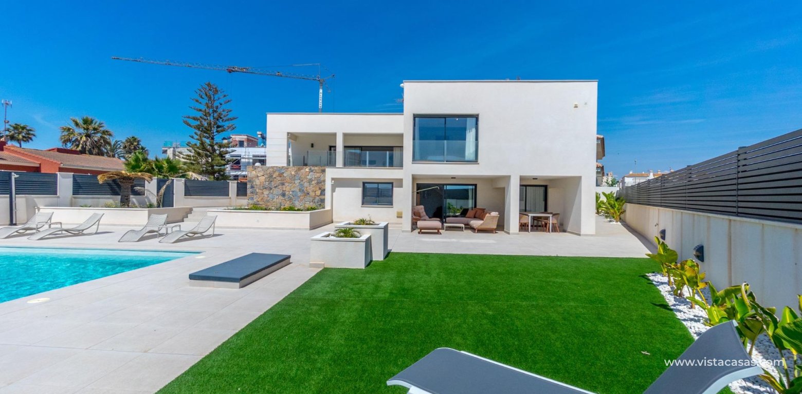 Resale - Villa - Torrevieja - La Veleta